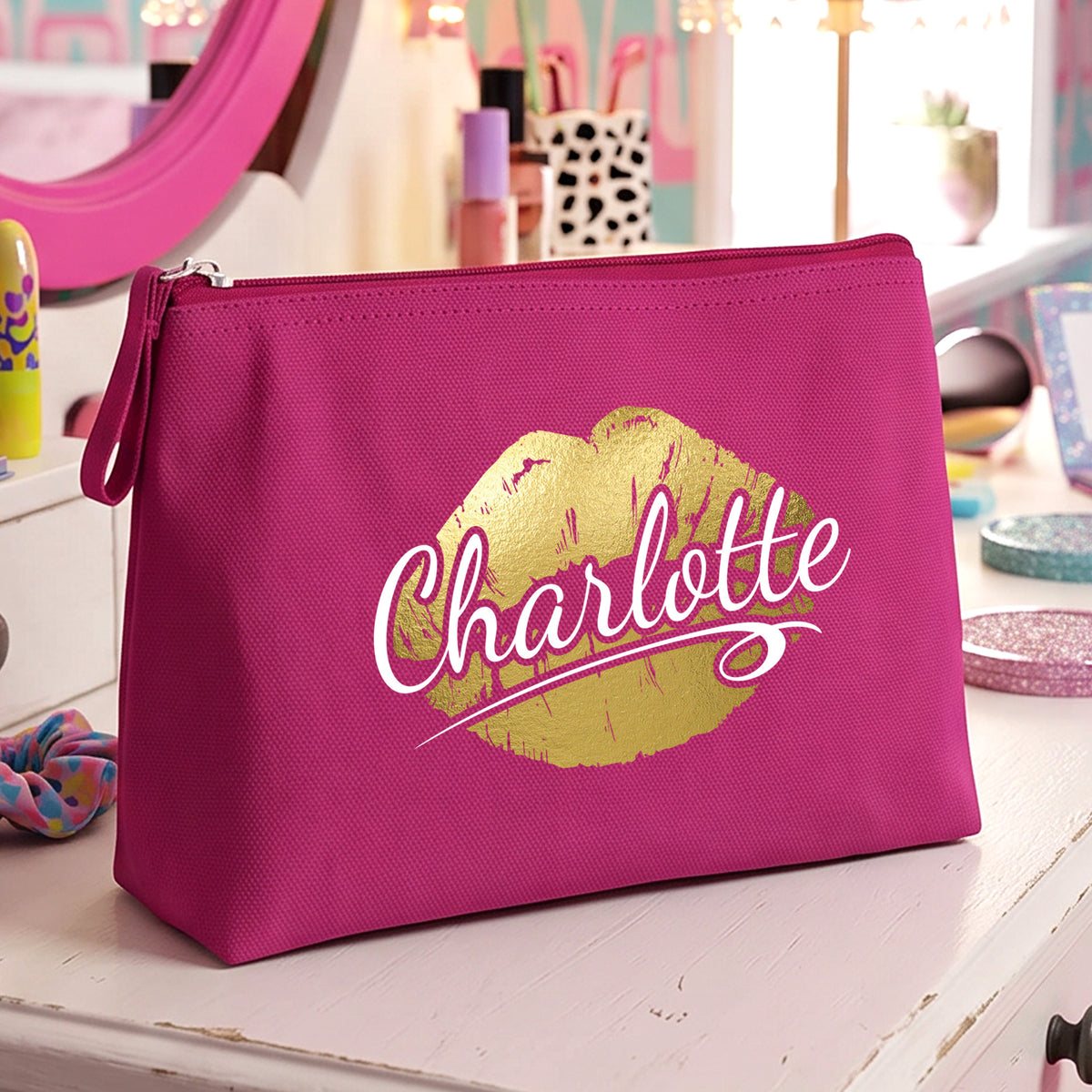 Kiss Kiss - Trousse à maquillage Fuchsia dore  personnalisée. 