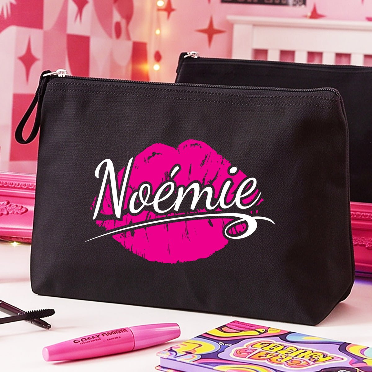Kiss Kiss - Trousse à maquillage Noire personnalisée. cadeau