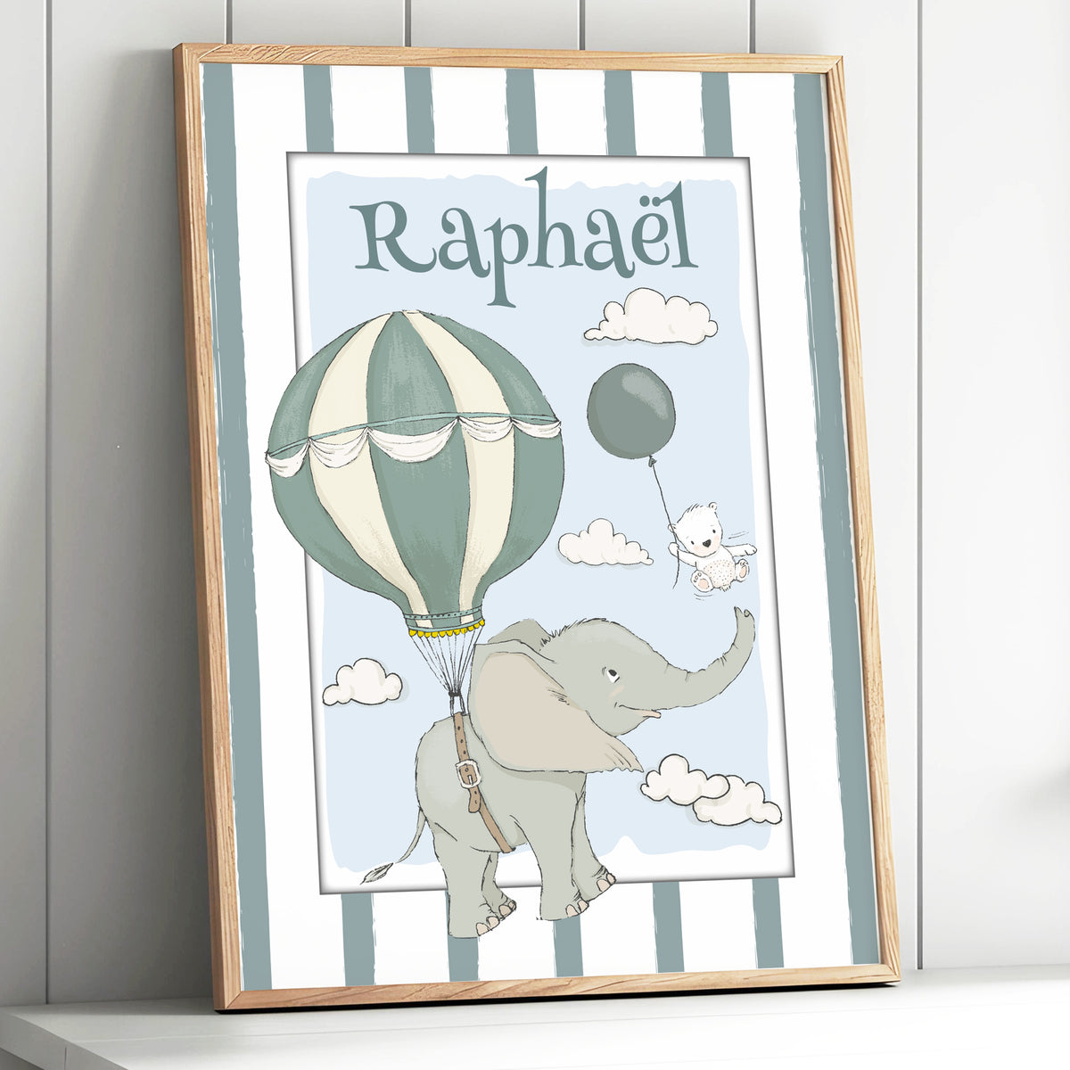 Affiche Up and Away encadrée pour une chambre d’enfant