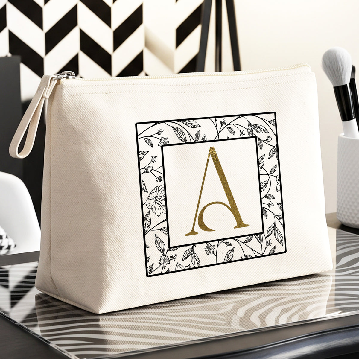 Éclat Doré - Trousse à maquillage personnalisée.
