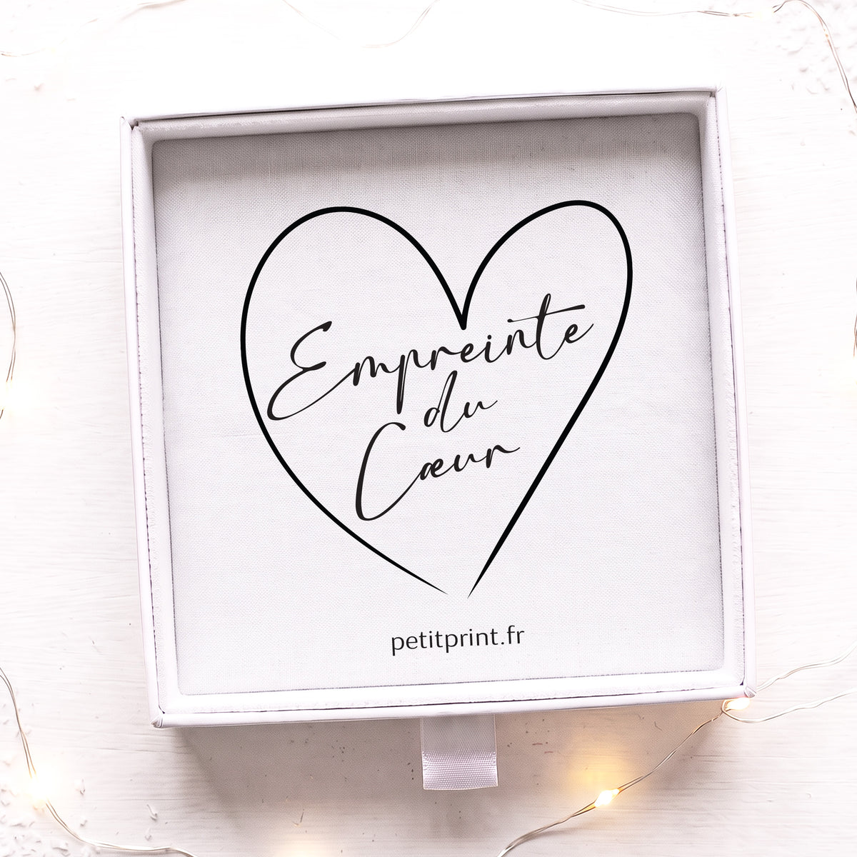 Décoration de Noël personnalisée en céramique présentée dans sa boîte cadeau