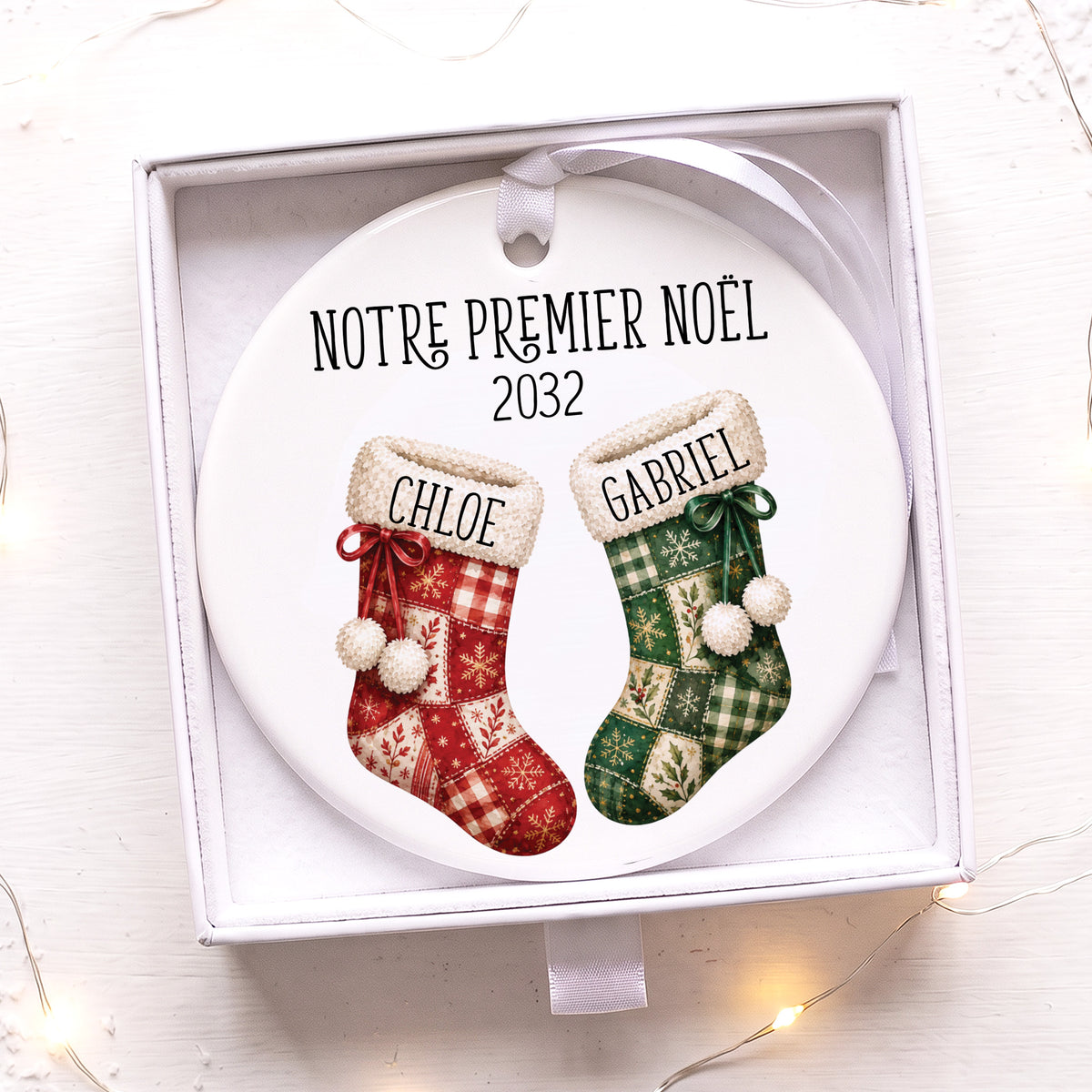 Décoration en forme de chaussette de Noël personnalisée avec les prénoms des mariés et l’année